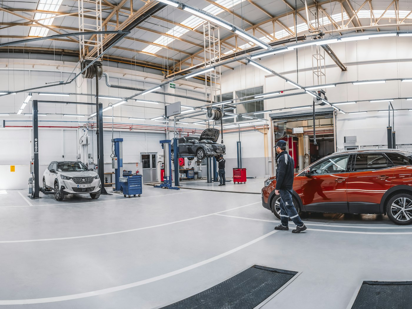 Customer & Dealer Management